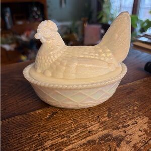 Milk glass carnival Rosso Westmoreland Hen on Nest